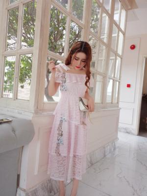 Kudapy ชุดเดรสเดรสยาวผ้าลูกไม้สีชมพู เนื้อนิ่ม ยืดหยุ่นได้ดี ผ้าทิ้งตัวเดรสสายเดี่ยว