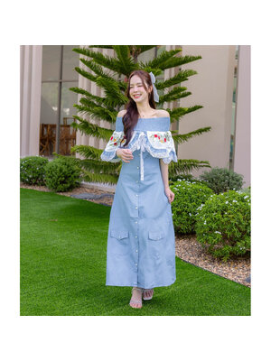 kudapy เดรสยาวผ้ายืดเปิดไหล่ เนื้อไม่หนาไม่บาง ใส่ง่าย ใส่สบาย ทรงบัวช่วงแขน ประดับผ้าระบาย ปักลายดอก