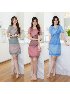 kudapy เดรสสั้นสีเขียว/สีชมพู/สีฟ้า ลายไทยแต่งระบายคาดอก