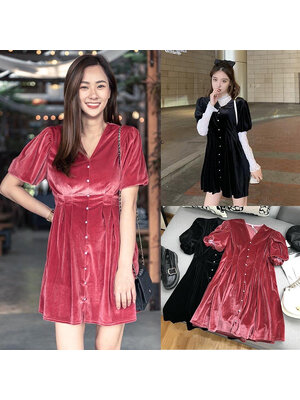 kudapy เดรสสั้นกำมะหยี่สีชมพู/สีดำ คอวีผ้ากำมะหยี่ แต่งกระดุมเพชรเกร๋ๆ ทรงแขนตุ๊กตา