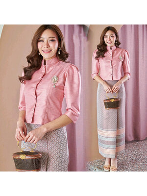 kudapy เซ็ทเสื้อสีชมพูผ้าไหมขีดตะวันทอ 4 เส้น 3 ตะกอ เนื้อเบาสบาย มีลายเส้นในตัว +ผ้าถุงไหมกวินตาทอสอดดิ้นทอง