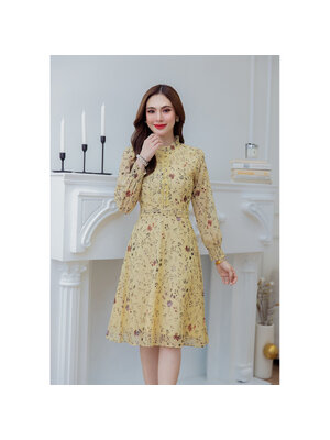 kudapy เดรสชีฟอง ลุคสวยหรู ดูดีชุดนี้ทั้งลายผ้า และดีเทล มีดีเทลคอจับจีบเล็กๆ ช่วงอกแต่งด้วยลูกไม้