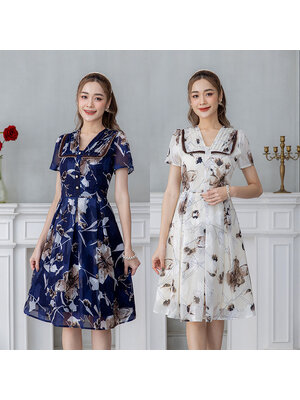 kudapy เดรสสั้นสีกรม/สีครีม ผ้าผสม ผ้าสวยพริ้วนิ่มใส่สบาย แล้วพิมพ์ลาย ช่วงคอมีดีเทลตีเกล็ดด้านข้างแล้วแต่งระบายพลีทขอบน้ำตาล แต่งกระดุมช่วงอก กระโปรงจับจีบทวิส