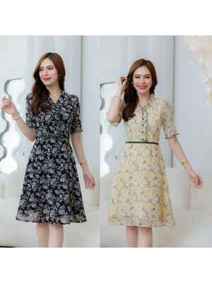 kudapy เดรสสั้นสีเหลือง/สีดำ ผ้าชีฟองลายดอกไม้ มีดีเทลคาดขอบเขียวตัดช่วงเอว แต่งกระดุมช่วงอก จับจีบระบายรอบคอ