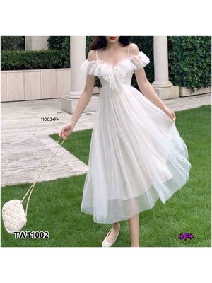 kudapy เดรสสายเดี่ยวสีขาว เว้าไหล่ผ้าตาข่ายระบาย สานอก มีซับใน งานเดรสพริ้วๆใส่สบาย มีซิปหลัง