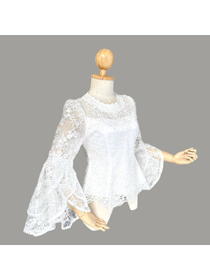 kudapy เสื้อลูกไม้ใยบวบปักเลื่อมสีขาว เกรดพรีเมี่ยม แขนยาวแต่งระบาย มีซับในสองชั้นและผ้าใยสังเคราะห์เสริมช่วงบนอกและแขน มีฟองน้ำที่อก ซิปหลัง