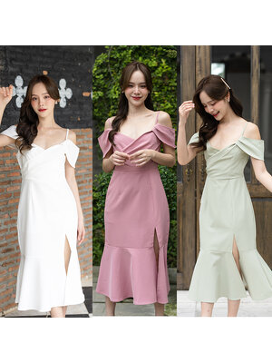 kudapy เดรสยาวสีชมพู/สีขาว/สีเขยวพิทาชิโอ ช่วงเสื้อจับเดรปป้ายอก คอเสื้อจะเป็นแบบคอวี sexy นิดๆ ชุดมีสายเดี่ยวเส้นเล็กทำให้ใส่ง่าย แต่มีคัตติ้งให้แขนเสื้อปิดต้นแขน