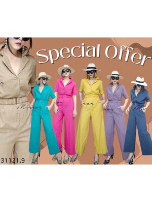 kudapy จัมพ์สูททรงเชิ้ตแขนสั้น แต่งกระดุมตั้งแต่ช่วงอกถึงช่วงเอว กางเกงทรงกระบอกมาพร้อมเข็มขัดย่นๆ