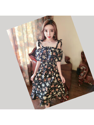 kudapy ชุดเดรสผ้าชีฟองสีดำลายดอกไม้สีน้ำตาล กับสีขาวอมครีม เสื้อเปิดไหล่แบบมียางยืดกับมีสายผูกไหล่แบบสายเดี่ยว