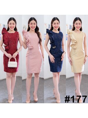 kudapy เดรสสั้นสีทอง,แดง,กรม,ชมพู แขนกุด แต่งระบายไหล่พริ้ว ทรงสอบตีเกร็ดหน้า โชว์เอวเอสเคิร์ฟ เอวคอด