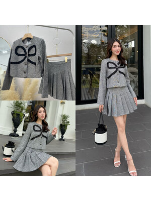 kudapy ชุดเซ็ททวิตผ้าพรีเมี่ยม ผ้าทวิตทอพิเศษใช้ด้ายดำสลับสีทองและเทาแต่ง กระโปรงแต่งจีบ มีดีเทลพิเศษเพิ่มความหรูหรา