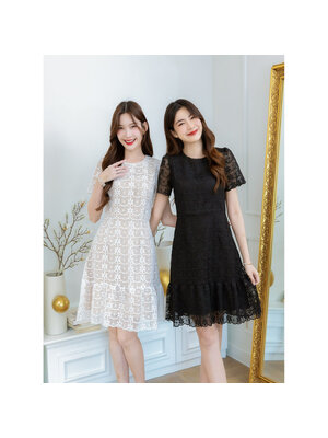 kudapy เดรสสั้นสีดำ สีขาว ลูกไม้พรีเมียม ดีเทลแต่งลูกไม้รอบคอ ช่วงชายกระโปรงเป็นระบาย