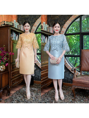 kudapy เดรสสั้นสีเหลืองทอง/สีฟ้า กระโปรงผ้าไหมตัวเสื้อเป็นผ้าลุกไม้ปักลายดอกไม้และปักเลื่อมโทนสีเดียวกับลูกไม้