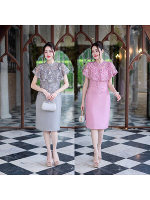 kudapy เดรสสั้นสีชมพู/สีเทา ลูกไม้ตาข่ายปักลายดอกไม้ดอกใหญ่ ด้านบนเป็นงานผ้าลูกไม้คลุมไหล่ระบายแต่งรอบคอด้วยลูกไม้สวยหรู กระโปรงเป็นงานผ้าไหมญี่ปุ่น
