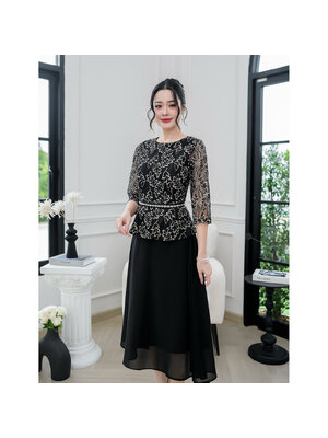 kudapy เดรสลูกไม้ผ้านิ่ม งานลายผ้าใบไม้โทนสีดำเทาเหลือบทองอ่อนสีสุภาพ รอบเอวประดับมุกสวย