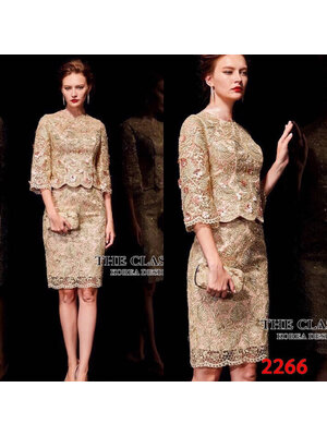 kudapy ชุดเซ็ทดิ้นทอง 2 ชิ้น ใช้ผ้าเนื้อดีปักลวดลายด้วยไหมดิ้นทอง ประดับด้วยดอกไม้ ช่วงล่างกระโปรงแยกชิ้น ทรงสวยเข้ารูป