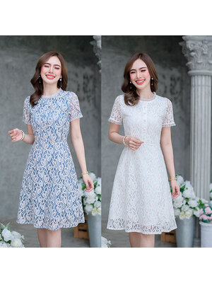 kudapy เดรสสั้นสีขาวครีม/สีฟ้าครีม ลูกไม้ ลายทิวลิป เป็นลูกไม้สีทูโทน ช่วงคอมีดีเทลแต่งระบายผ้าแก้ว ช่วงอกแต่งกระดุม สวยหวานดูดีมาก