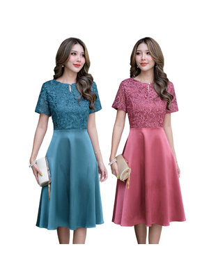 kudapy เดรสสั้นลูกไม้เนื้อเงาสีเขียวเข้ม สีชมพูปูนแดง เดรสแขนสั้น กระโปรงทรงบานผ้าเงาพริ้วสวยค่ะ ชุดนี้ดูหรูหรา ทรงสวยใส่ง่าย ใส่ออกงานสวยหรูได้ลุคดูแพงค่ะ