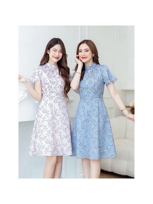 kudapy เดรสสั้นสีฟ้า/สีชมพู คอเจอะพิมพ์ลายดอก สวยเรียบ มีดีเทลช่วงคอเป็นคอสูงเจอะ ช่วงแขนเป็นแขนระบาย
