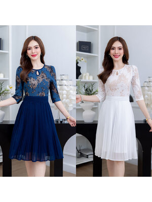 kudapy เดรสสั้นสีขาว/สีกรม ผ้าคอตตอนผสมฉลุลูกไม้ กระโปรงชีฟองอัดพลีท ช่วงคอดีเทลหยดน้ำ สวยลงตัว