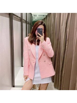 kudapy เสื้อสูทสีชมพู ผ้าพรีเมี่ยมทวิตสีสวย เป็นผ้าสั่งตัดอย่างดี ทรงสวย over size กระดุมทอง มีซับในทั้งตัว กระเป๋าจริง