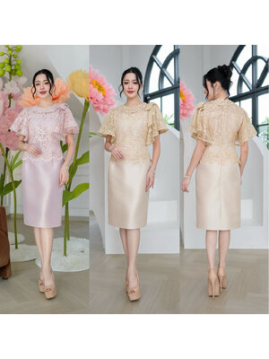 kudapy เดรสผ้าไหมลูกไม้ปักลายผ้าลูกไม้แต่งเลื่อมทั้งผืน ดีไซน์เก๋แขนซ้อนระบายกุ้นปลายแขน ช่วงไหล่มีการแต่งโบว์