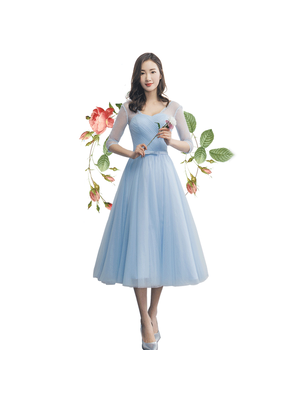 kudapy ชุดเดรสราตรียาวใส่ออกงานสีฟ้าอ่อน คอวี แขนสามส่วน กระโปรงทรงเอบาน สวยหรู ชุดเดรสออกงานผ้าโปร่งสีฟ้าอ่อน เสื้อคอวีด้านหน้าพับจีบผ้าสวยหรู