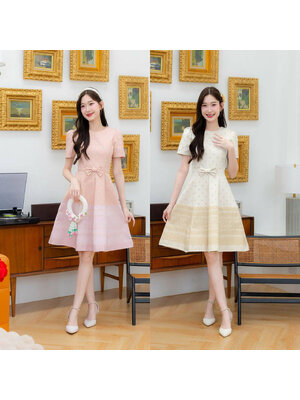 kudapy เดรสสั้นสีขาว/สีชมพู ใส่ทำงานผ้าไทยลายทอ แต่งโบว์เองสวยดูดี