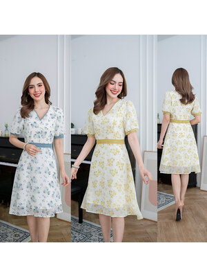 kudapy เดรสสั้นสีฟ้า/สีเหลือง ผ้าชีฟองลายดอก แพทเทิร์นน่ารัก แขนพองสวยกำลังดี แต่งลูกไม้แน่นๆ 3 แบบรอบคอ รอบแขน และคาดเอว