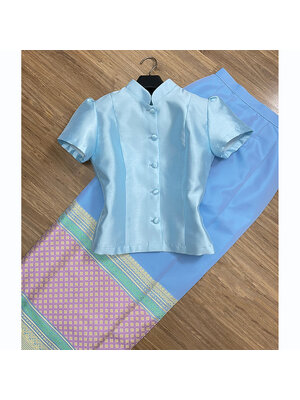 kudapy ชุดเซ็ทสื้อจิตรลดาแขนสั้นสีฟ้าอ่อนละมุน งานผ้าไหมอัดกาว+้าถุงสำเร็จรูป ผ้าไหมทอเครื่อง อัดกาว ซิปหลัง