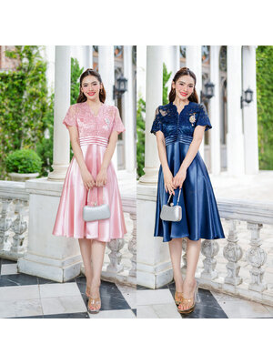 kudapy เดรสเสื้อลูกไม้ ด้านหน้าแต่งกระดุม ช่วงเอวเป็นชั้นเพิ่มดีเทลสวยงาม ส่วนกระโปรงเป็นผ้าเครปซาตินเนื้อผ้ามันเงาบาน