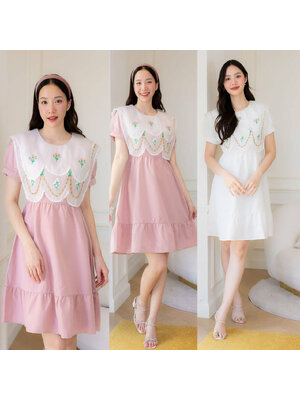 kudapy เดรสสั้นสีชมพู/สีขาว ผ้าพื้นกระโปรงบานปักดอกปก
