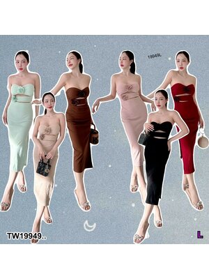 kudapy แม็กซีเดรส เดรสเกาะอก ผ่าข้าง แต่งด้วยดอกไม้ มีเสริฟองน้ำ ดีเทลดีงาม ผ้าเป็นผ้าร่องตัวถักวิ้ง