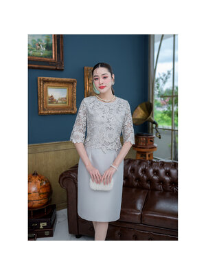 kudapy เดรสสั้นสีเงินเทา ออกควันบุหรี่ เดรสผ้าไหมคลุมลุกไม้แขนศอก ลูกไม้เงาปักเลื่อม