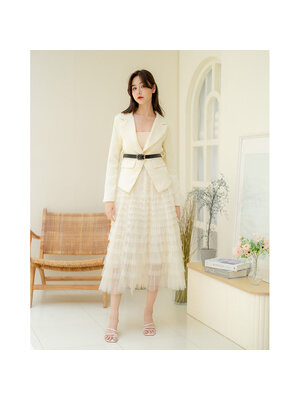 kudapy Set blazer + belt เซ็ทเสื้อเบลเซอร์เข้าคู่สีครีม กับกระโปรงยาวทรงระบายชั้นๆเป็นเลเยอร์ ให้ลุคเจ้าหญิงสุดคลาสซี่แห่งเมืองผู้ดี