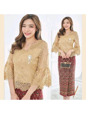 kudapy เซต 2 ชิ้น เสื้อลูกไม้คอวีแขนกระดิ่ง+ผ้าถุงทอลายสีแดงตามแบบ