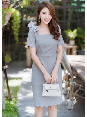 เดรสสั้นสีเทา คอเหลี่ยม ทรงเอเข้ารูป ผ้าแต่งลายเล็กๆเหมือนตาข่ายสวยมากค่ารุ่น