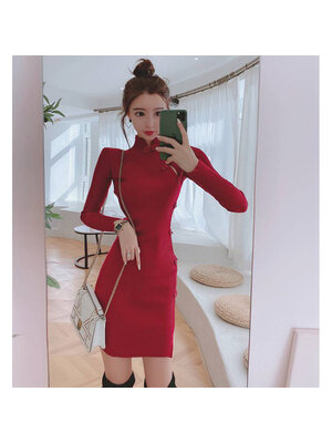 kudapy เดรสคอจีนสีแดง ทรงเข้ารูปเซ็กซี่ ผ้าไหมพรมยืดได้ตามตัวเลยจร้า