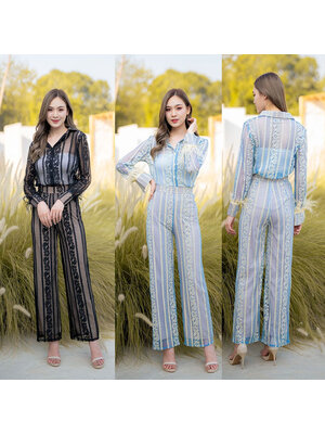 kudapy ชุดเซทสีฟ้า/สีดำ เสื้อติดกระดุมด้านหน้า กางเกงขายาวทรงกระบอกผ้าซีทรูลายลูกไม้ ตกแต่งด้วยขนนกปลายแขน มีซับเฉพาะส่วนของกางเกง