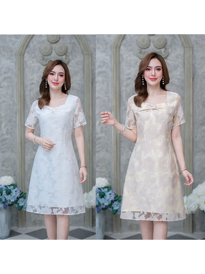 kudapy เดรสสั้นสีครีม/สีทอง ผ้าแก้วลายดอก มีดีเทลเย็บเป็นโบว์ช่วงอก แต่งอะไหล่เพชร ทรงเรียบๆ