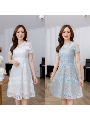 kudapy เดรสสั้นสีโทนขาว/สีโทนฟ้าเทา ลูกไม้ ผ้าลูกไม้สวยมาก เป็นสีทูโทน ทอสลับลาย แพทเทิร์นสวย มีดีเทลแต่งลูกไม้ รอบคอ อก และขอบเอว