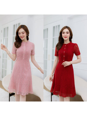 kudapy เดรสสั้นสีแดง/สีชมพู ลูกไม้ แพทเทิร์นสวย ดีเทลปราณีตตีเกล็ดช่วงอก มีกระดุมเปิดได้จริง ช่วงคอจับจีบ