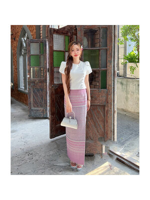 kudapy ชุดเซ็ทเสื้อคอกลมแขนสั้นทรงกลีบบัว แต่งกระดุมปั้มด้านหน้า สีขาวมุข งานผ้าไหมหนานิ่มผ้าถุงสำเร็จรูป ซิปหลัง