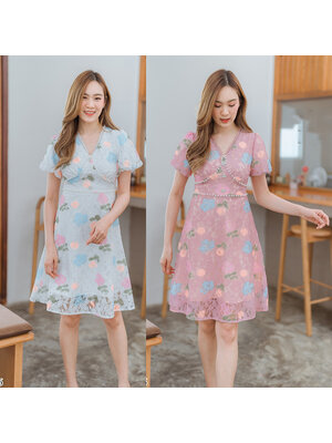 kudapyเดรสสั้นสีขาว/สีชมพู คอวีลายดอกใส่สวยดูดีน่ารักมากๆ