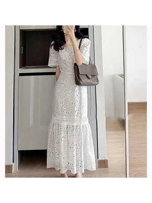 kudapy เดรสยาวงานปักผ้าฉลุสีขาว คอเหลี่ยมซิปซ่อนด้านหลัง