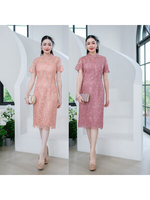 kudapy เดรสสั้นสีโอรส/สีชมพูกะปิ เดรสผ้าลูกไม้ใยบวบดอกลอย แต่งเชิงลูกไม้รอบคอ มีซับในทั้งชุด แต่งซิปหลัง