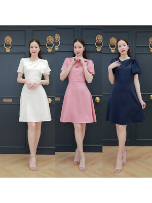 kudapyเดรสสั้นสีชมพู/สีกรม/สีขาว กระโปรงทรงบานแต่งโบว์ไหล่