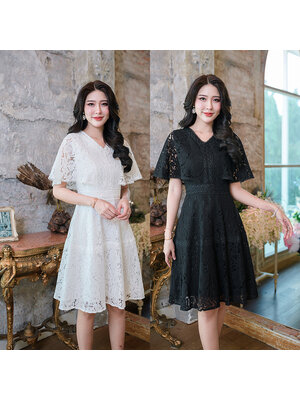 kudapy เดรสสั้นสีขาว/สีดำ ลูกไม้กระโปรงทรงเอบาน ตัวนี้ดีไซน์ช่วงแขนน่ารัก เป็นปีกผีเสื้อคลุมแขนสวยงาม พรางต้นแขนได้ดี