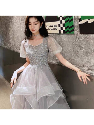 kudapy ชุดเดรสออกงานกระโปรงระบายหลายชั้น คอแต่งประดับมุก อกลูกไม้ปักดอก 3D