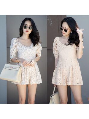 kudapy จั้มสูทขาสั้นสีครีม/สีขาว ด้วยผ้าลูกไม้ เป็นทรงจั้มสั้น งานน่ารัก มีซับให้ทั้งชุด สามารถใส่เป็นปาดไหล่ก็ได้